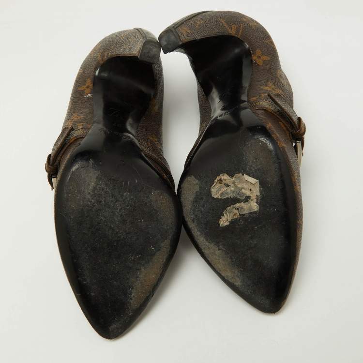 مملوكة مسبقًا Louis Vuitton Brown Monogram Canvas Buckle Detail Pumps Size 37