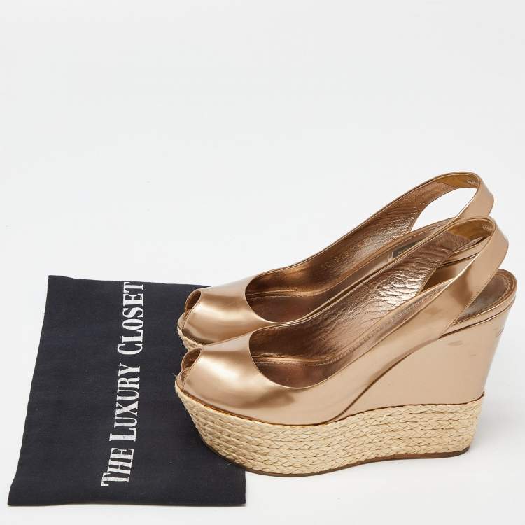 Pre Owned Louis Vuitton Gold Patent Leather Lagoon Raffia Wedge Slingback Sandals Size 37.5
