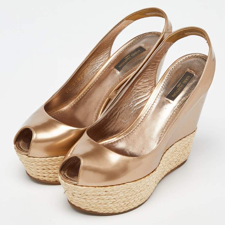 Pre Owned Louis Vuitton Gold Patent Leather Lagoon Raffia Wedge Slingback Sandals Size 37.5