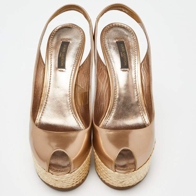 Pre Owned Louis Vuitton Gold Patent Leather Lagoon Raffia Wedge Slingback Sandals Size 37.5
