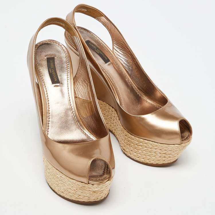 Pre Owned Louis Vuitton Gold Patent Leather Lagoon Raffia Wedge Slingback Sandals Size 37.5