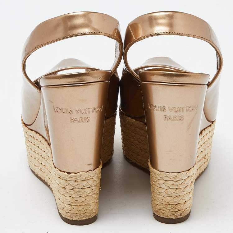 Pre Owned Louis Vuitton Gold Patent Leather Lagoon Raffia Wedge Slingback Sandals Size 37.5
