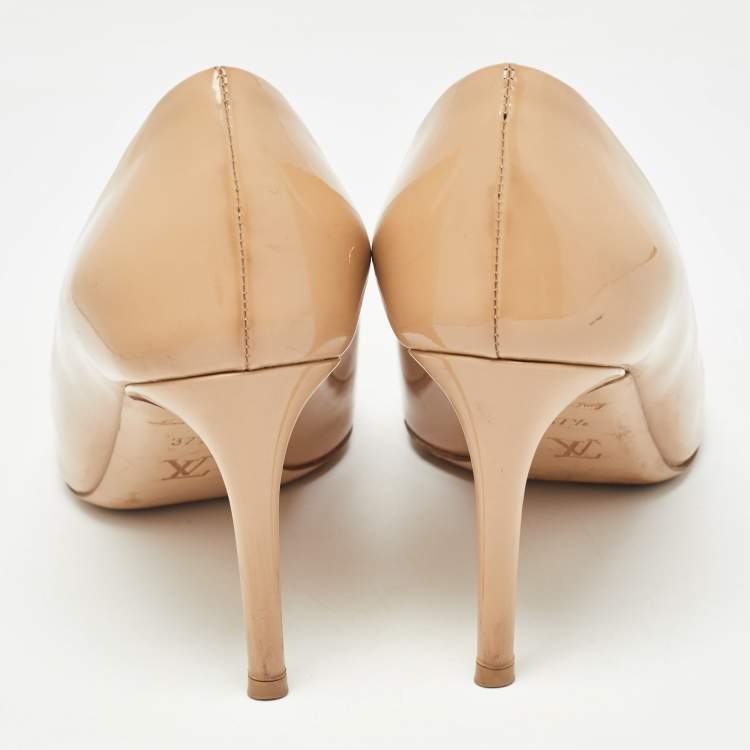 Pre Owned Louis Vuitton Beige Patent Leather Bow Round Toe Pumps Size 37.5