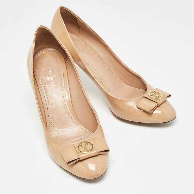 Pre Owned Louis Vuitton Beige Patent Leather Bow Round Toe Pumps Size 37.5
