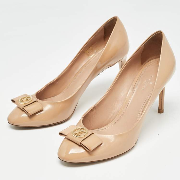 Pre Owned Louis Vuitton Beige Patent Leather Bow Round Toe Pumps Size 37.5