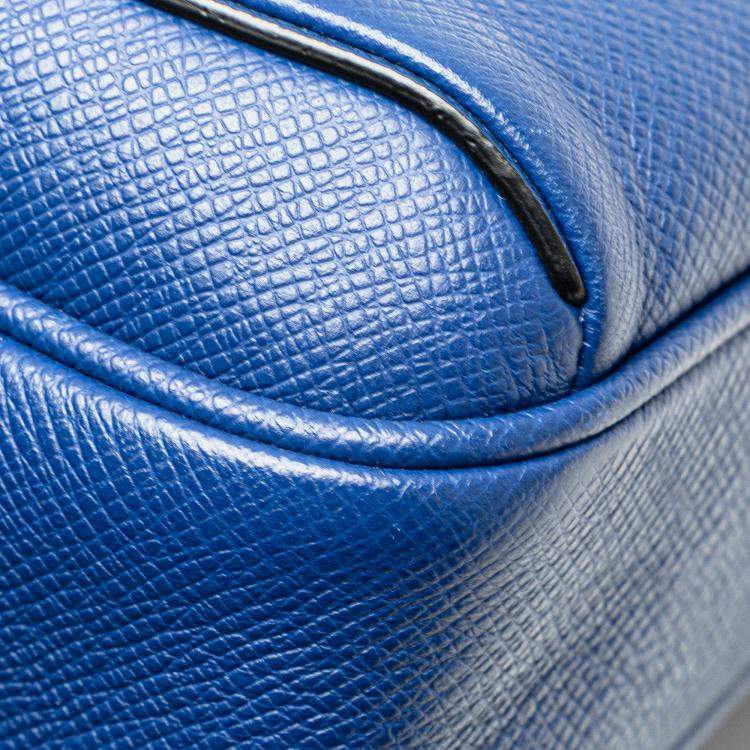Pre Owned Louis Vuitton Blue Taiga Outdoor Bumbag