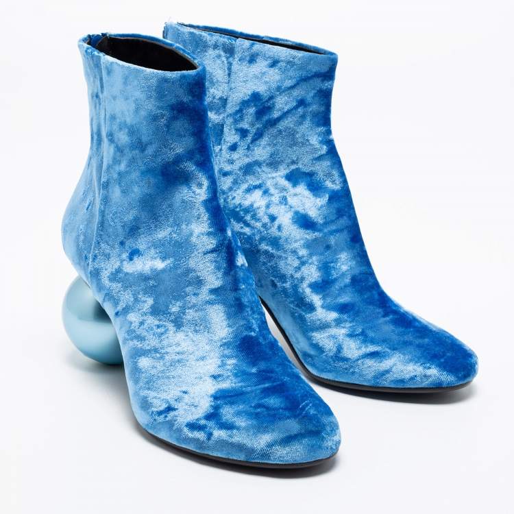 مملوكة مسبقًا  Maison Martin Margiela Blue Velvet Ankle Boots Size 37