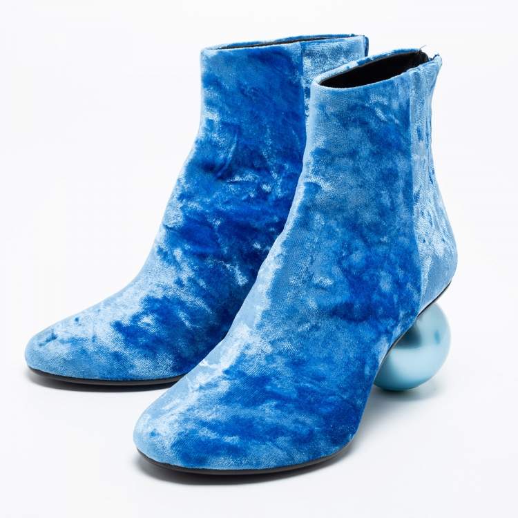 مملوكة مسبقًا  Maison Martin Margiela Blue Velvet Ankle Boots Size 37