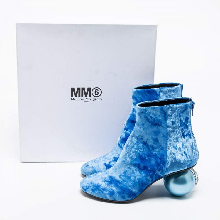 مملوكة مسبقًا  Maison Martin Margiela Blue Velvet Ankle Boots Size 37