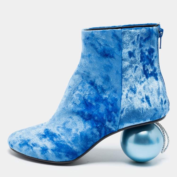 مملوكة مسبقًا  Maison Martin Margiela Blue Velvet Ankle Boots Size 37