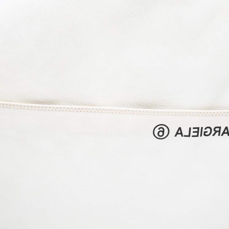 Pre Owned Maison Martin Margiela White Glossy Leather Ronde Round Pochette