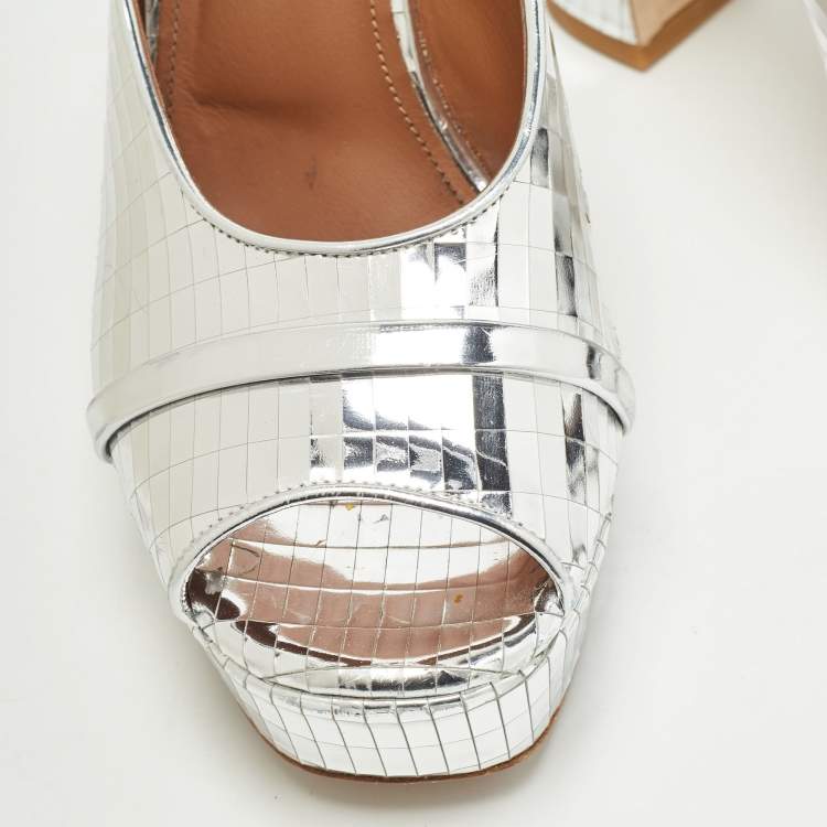 مملوكة مسبقًا Malone Souliers Silver Textured Leather Yasmin Sandals Size 40
