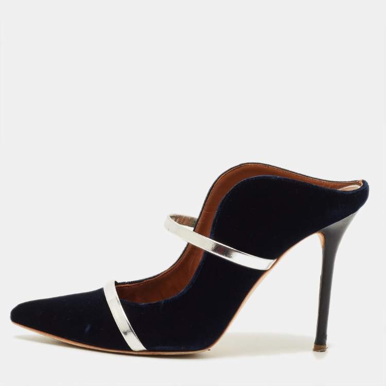 مملوكة مسبقًا Malone Souliers Maureen Size 40 Dark Blue/Silver Velvet and Metallic Leather Pointed Toe Mules