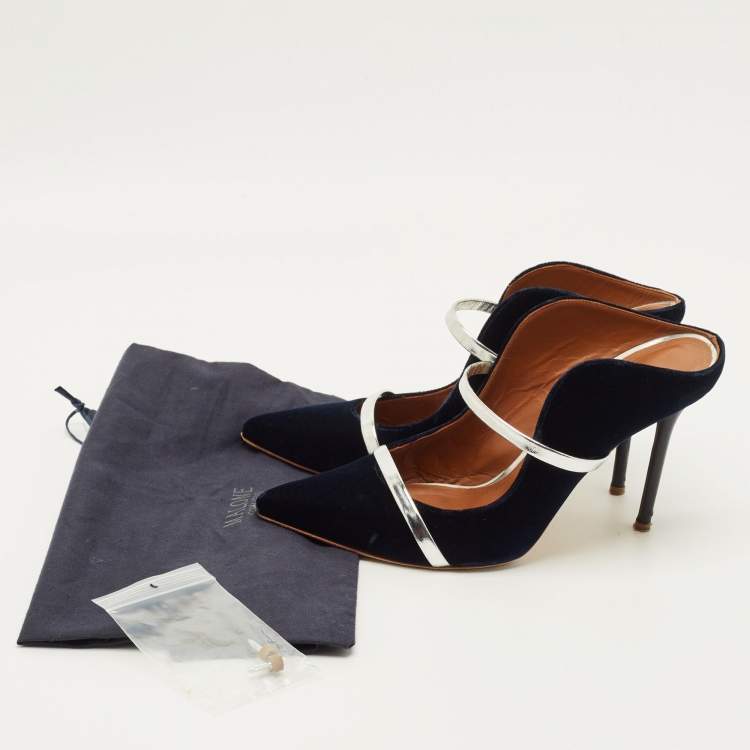 مملوكة مسبقًا Malone Souliers Maureen Size 40 Dark Blue/Silver Velvet and Metallic Leather Pointed Toe Mules