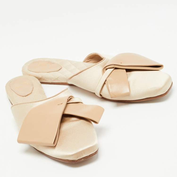 مملوكة مسبقًا Malone Souliers Two Tone Satin and Leather Bow Flat Mules Size 37