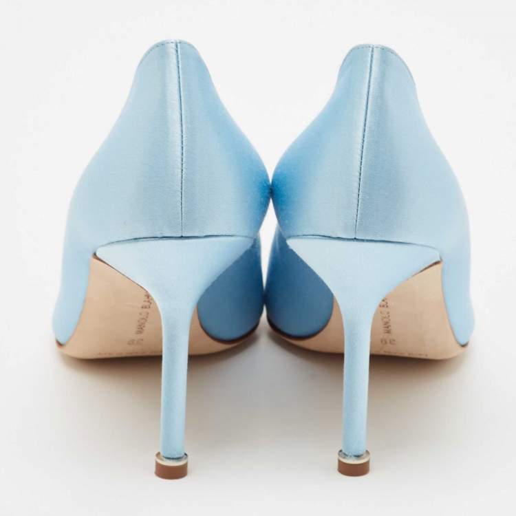مملوكة مسبقًا Manolo Blahnik Blue Satin Hangisi Opal Pumps Size 39