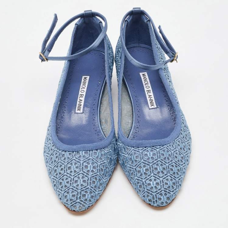 Pre Owned Manolo Blahnik Blue Satin and Lace Listana Block Heel Ankle Strap Pumps Size 36