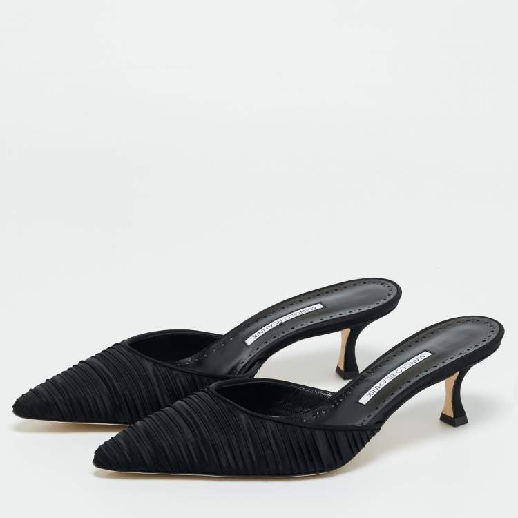 Pre Owned Manolo Blahnik Black Satin Carolynemu Mules Size 42