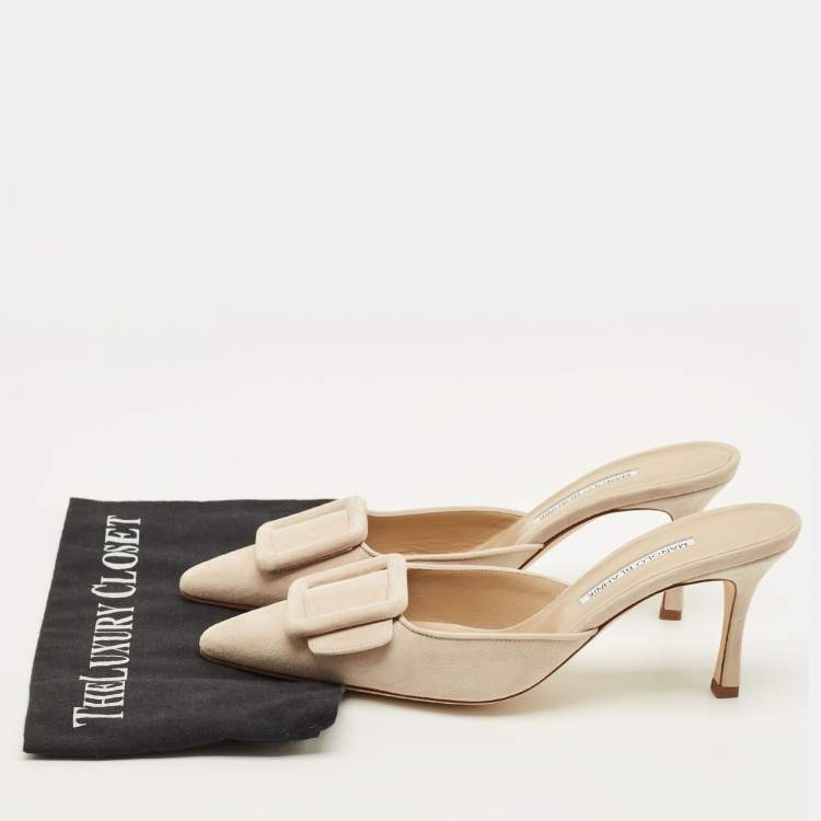 مملوكة مسبقًا Manolo Blahnik Maysale Size 40 Beige Suede Mules