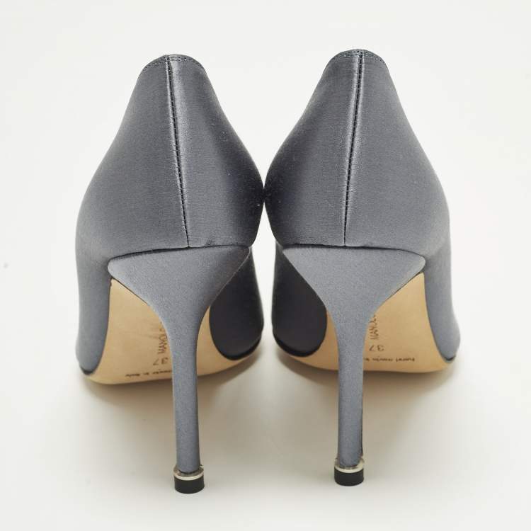 Pre Owned Manolo Blahnik Hangisi Size 37 Grey Satin Pumps