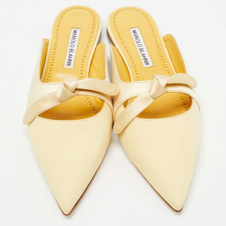 Pre Owned Manolo Blahnik Light Yellow Satin Mules Size 36.5