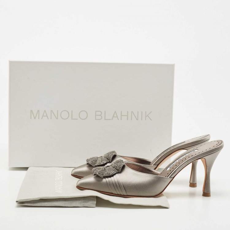 مملوكة مسبقًا Manolo Blahnik Grey Satin Hangisimu Mules Size 36