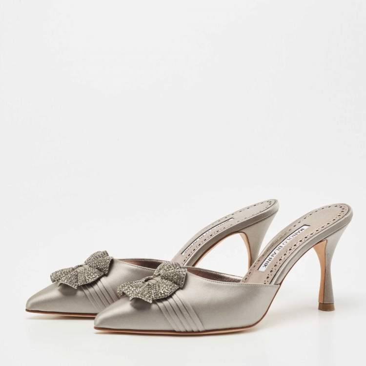 مملوكة مسبقًا Manolo Blahnik Grey Satin Hangisimu Mules Size 36