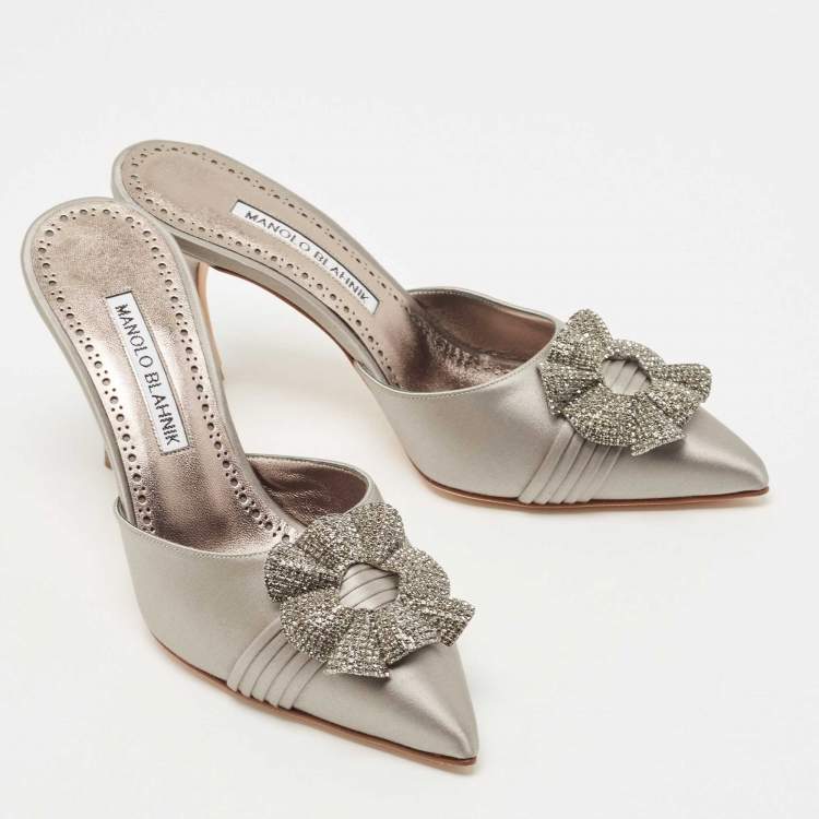 مملوكة مسبقًا Manolo Blahnik Grey Satin Hangisimu Mules Size 36