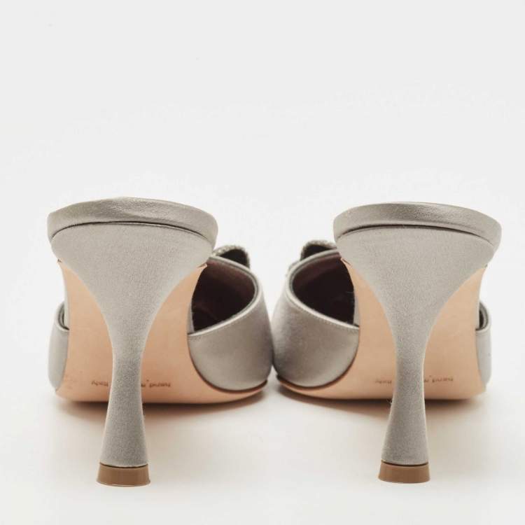 مملوكة مسبقًا Manolo Blahnik Grey Satin Hangisimu Mules Size 36