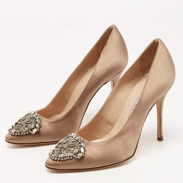 Pre Owned Manolo Blahnik Beige Satin Okkava Crystal Embellished Pumps Size 36.5