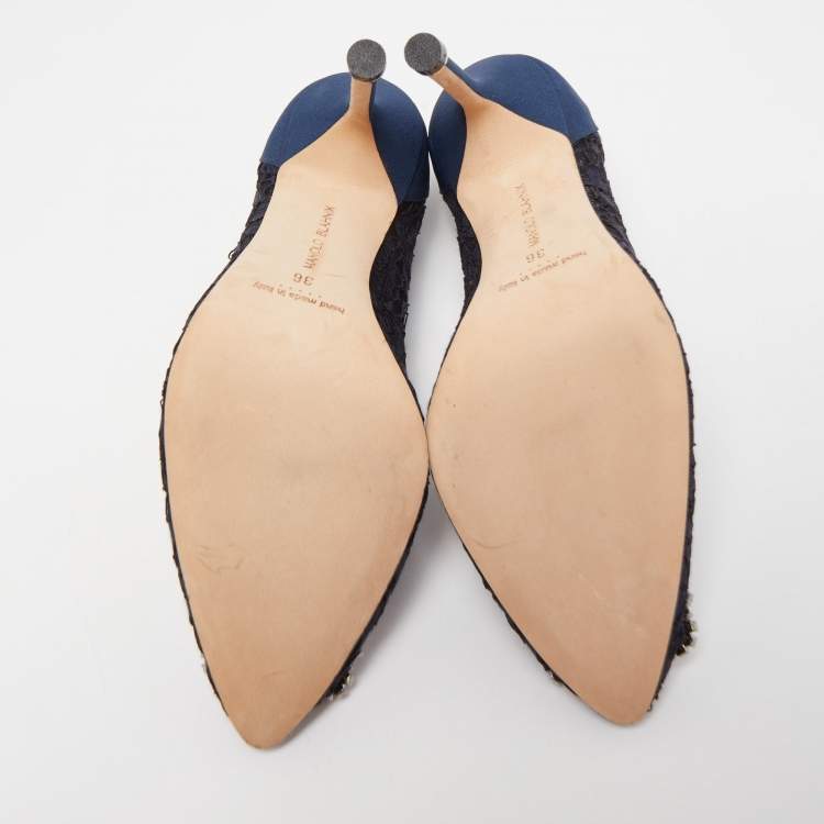 مملوكة مسبقًا Manolo Blahnik Navy Blue/Black Lace and Satin Hangisi Pumps Size 36