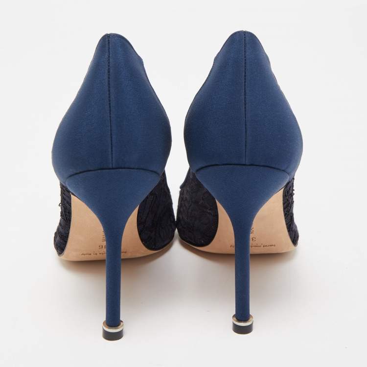 مملوكة مسبقًا Manolo Blahnik Navy Blue/Black Lace and Satin Hangisi Pumps Size 36