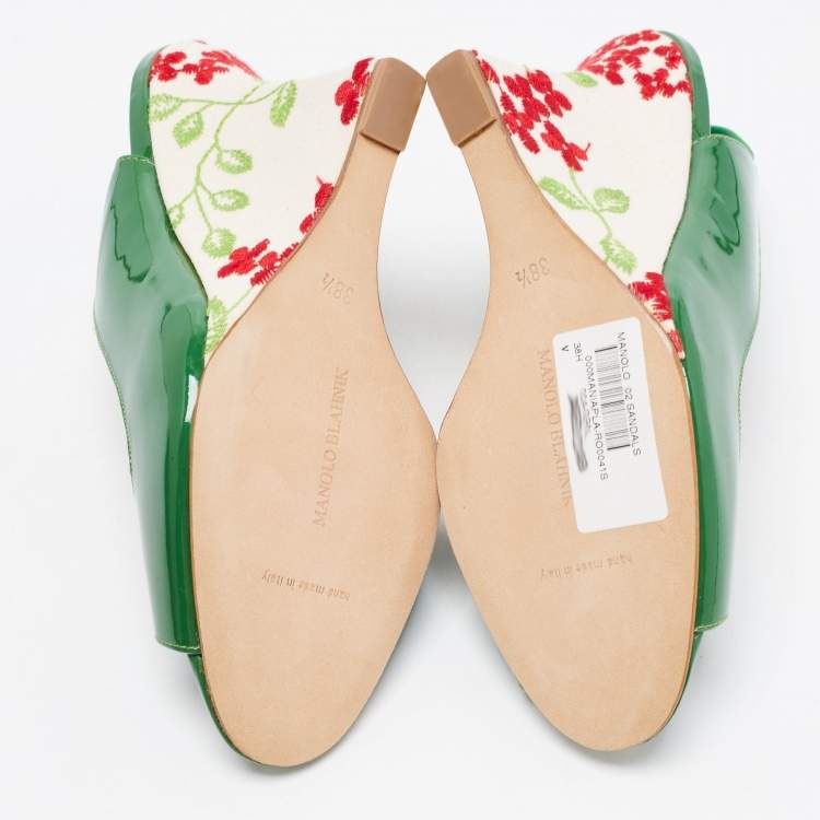 مملوكة مسبقًا Manolo Blahnik Green Patent Wedge Slingback Pumps Size 38.5