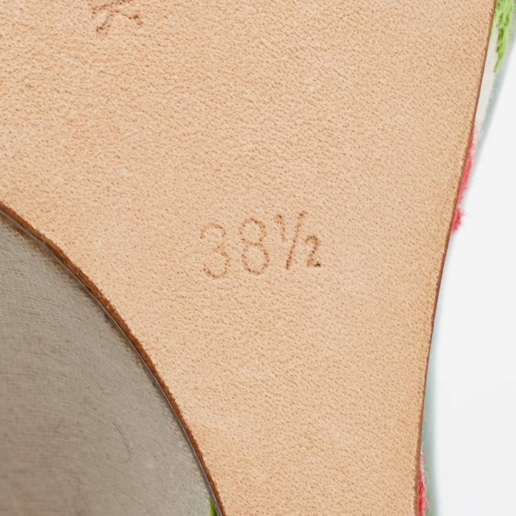 مملوكة مسبقًا Manolo Blahnik Green Patent Wedge Slingback Pumps Size 38.5