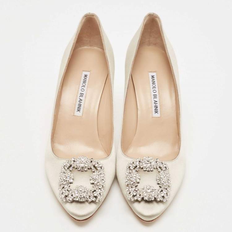 مملوكة مسبقًا Manolo Blahnik Grey Satin Hangisi Pumps Size 37.5