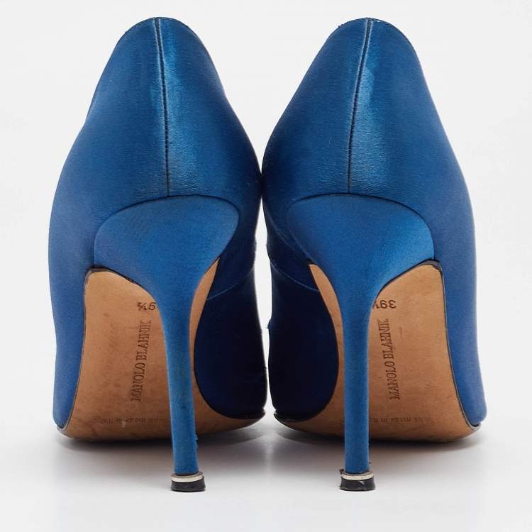 مملوكة مسبقًا Manolo Blahnik Blue Satin Hangisi Pumps Size 39.5