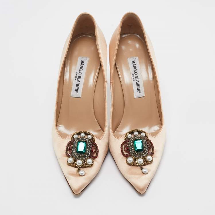 Pre Owned Manolo Blahnik Beige Satin Pearl Embellished Pointed Toe Pumps Size 38.5