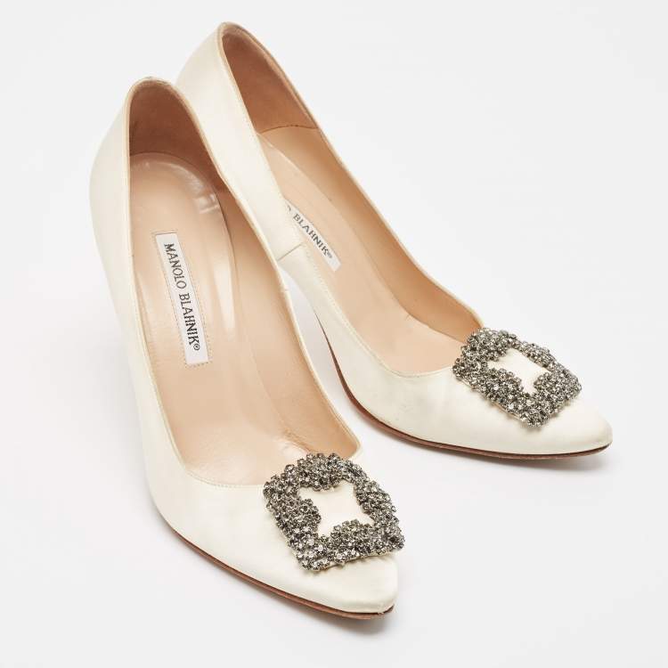 Pre Owned Manolo Blahnik White Satin Hangisi Crystal Embellished Pointed Toe Pumps Size 38.5