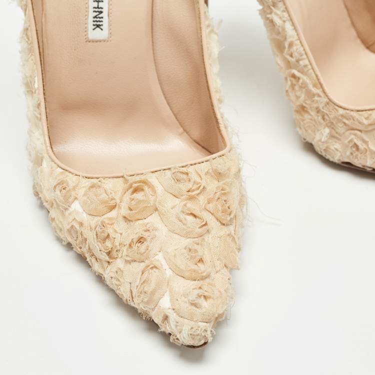 Pre Owned Manolo Blahnik Cream Fabric Floral Pumps Size 37