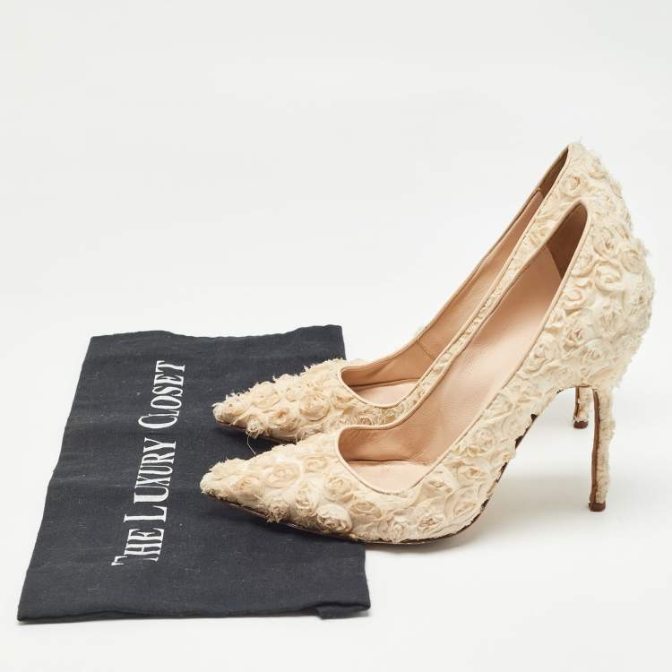 Pre Owned Manolo Blahnik Cream Fabric Floral Pumps Size 37