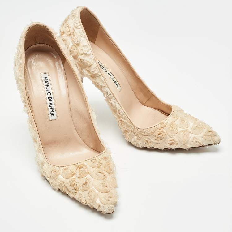 Pre Owned Manolo Blahnik Cream Fabric Floral Pumps Size 37