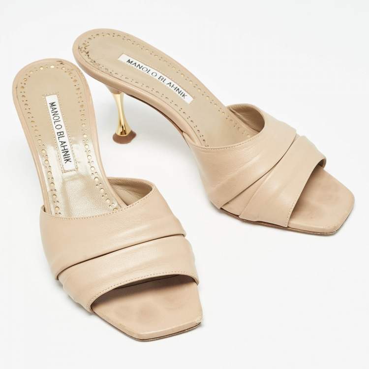 Pre Owned Manolo Blahnik Beige Pleated Leather Slide Sandals Size 36.5