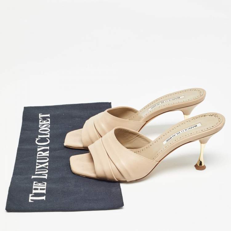 Pre Owned Manolo Blahnik Beige Pleated Leather Slide Sandals Size 36.5
