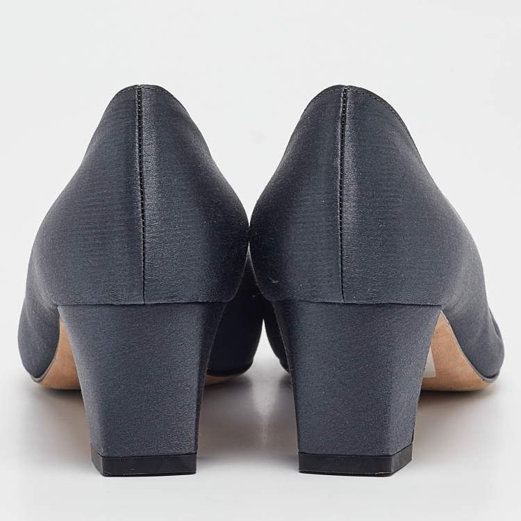 Pre Owned Manolo Blahnik Grey Satin Okkato Block Heel Pumps Size 36.5