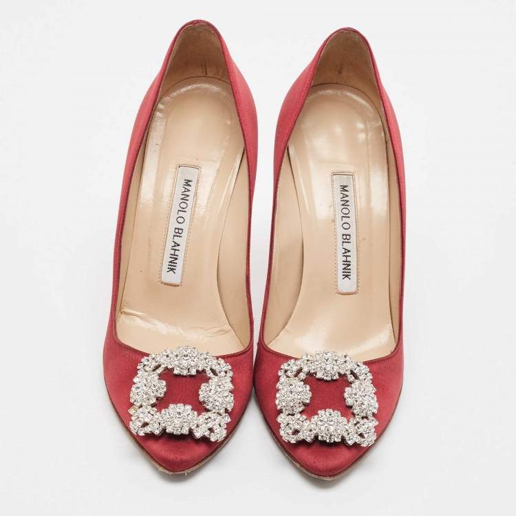 مملوكة مسبقًا Manolo Blahnik Burgundy Satin Hangisi Pumps Size 36.5