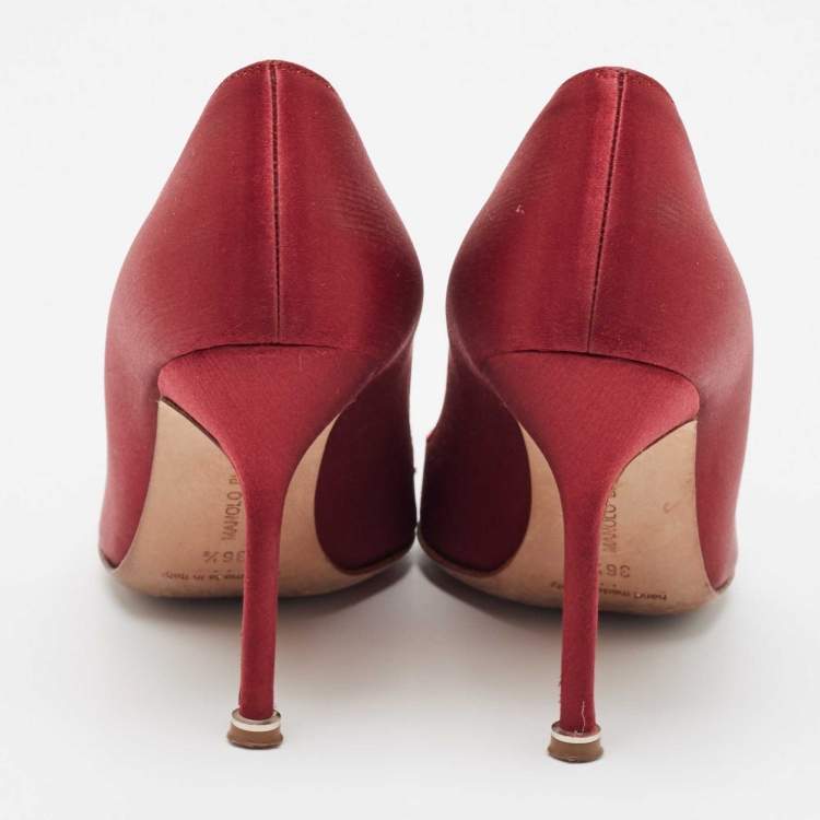 مملوكة مسبقًا Manolo Blahnik Burgundy Satin Hangisi Pumps Size 36.5