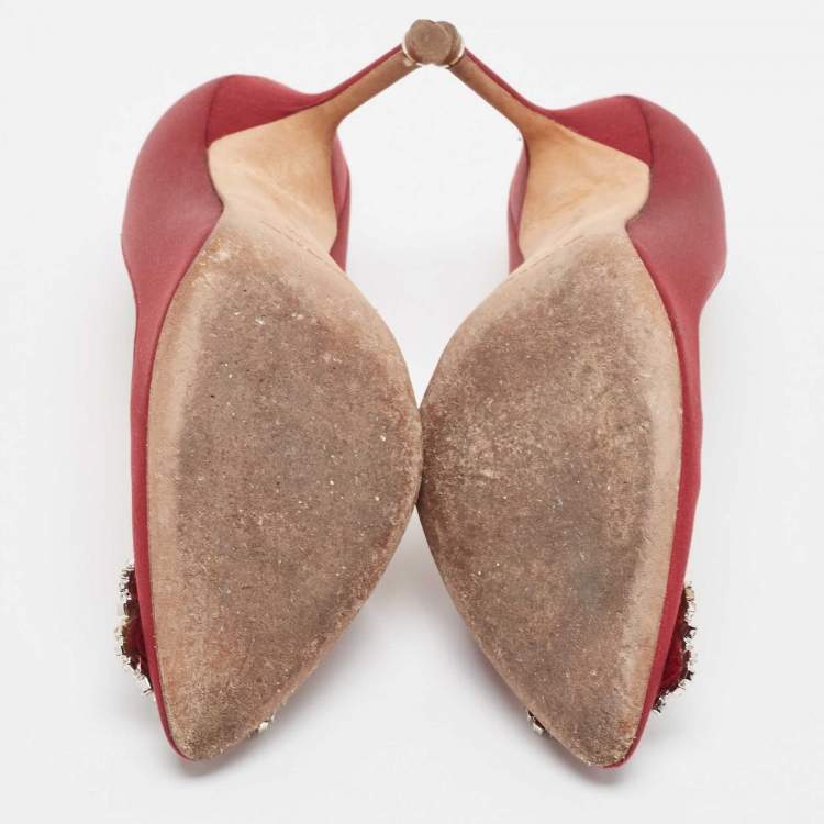 مملوكة مسبقًا Manolo Blahnik Burgundy Satin Hangisi Pumps Size 36.5