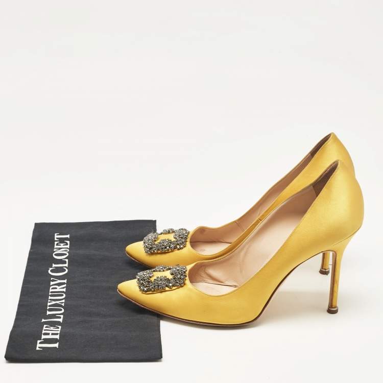 مملوكة مسبقًا Manolo Blahnik Yellow Satin Hangisi Pumps Size 42