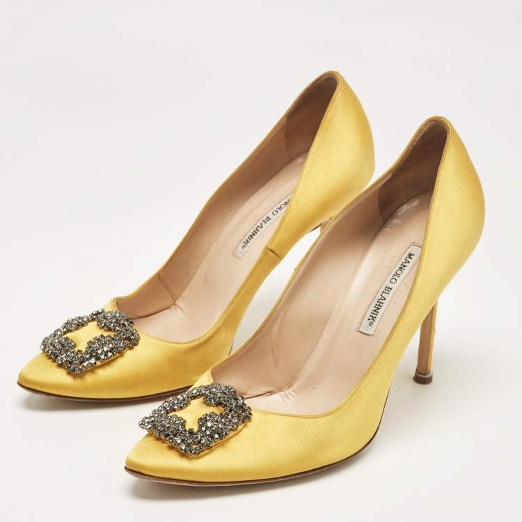 مملوكة مسبقًا Manolo Blahnik Yellow Satin Hangisi Pumps Size 42