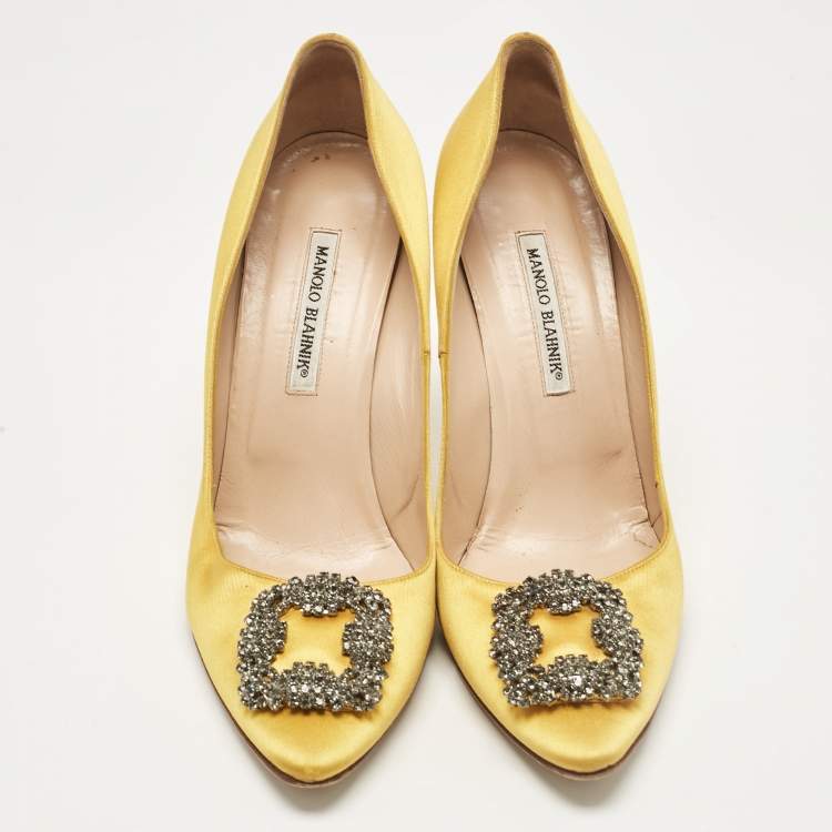 مملوكة مسبقًا Manolo Blahnik Yellow Satin Hangisi Pumps Size 42